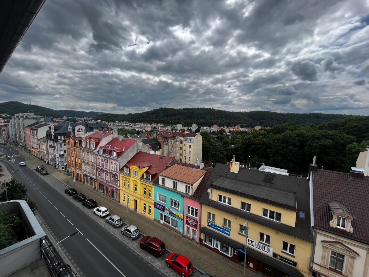 Large 3 Bedroom Apartment With City Skyline View Karlovy Vary Exterior photo